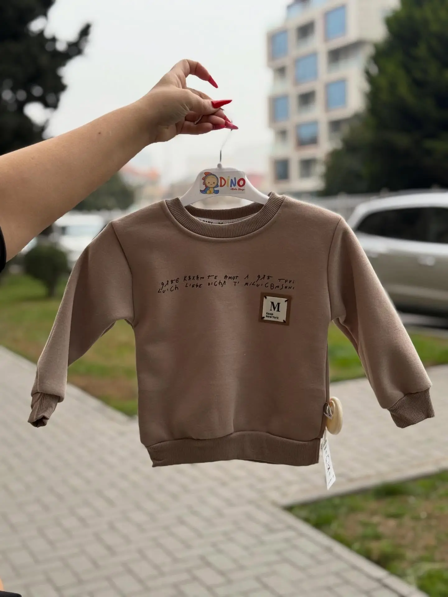 Qəhvəyi köynək