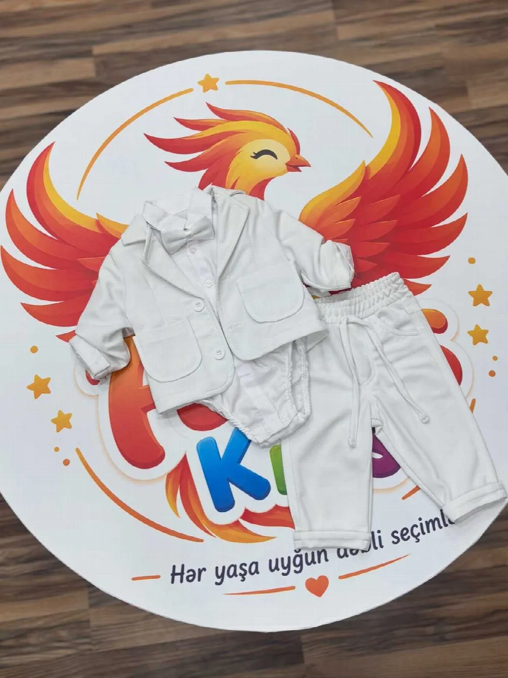 Ağ kostyum